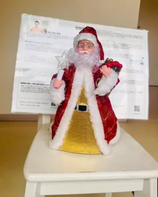 こんにちは♪おさまる歯科クリニックです。
今日は気持ちの良い晴れです。☀️街はクリスマスモードに突入してますね！
サンタと鳥さんが少しメロディを口ずさんでお出迎え致します。
当院は今日も割と難儀な親知らず抜歯が続きます。師走まで駆け抜けていきましょうー。

#長津田おさまる歯科クリニック
#親知らず抜歯
#長津田